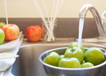 Prof Miletić: Da li soda bikarbona moze da „ubije“pesticide iz voća i povrća