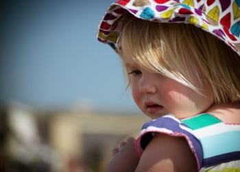 Sunčanica kod dece: Kako pomoći detetu