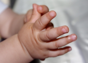 Crvenilo oko nokta – paronihija