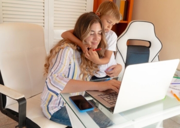 Kako roditelji koji stalno zure u telefon prave depresivnu decu