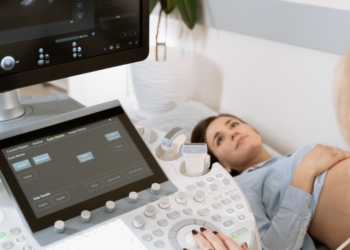 Kada mama jede ovu namirnicu, beba se smeje u stomaku: Zna se i zbog koje se mršti