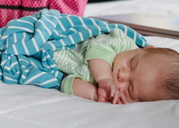 Šta je ružičasta buka i kako pomaže bebi da brže zaspi?
