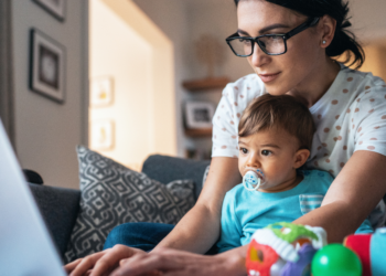 Mama, želiš da nađeš posao? Evo kako ćeš u tome uspeti 