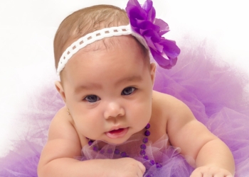 Šnalice, gumice, rajfovi, trake – oprezno sa ukrasima na bebinoj glavi