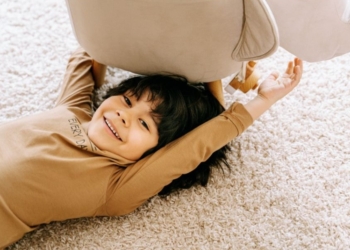 Zašto se deca bolje ponašaju kada su sa drugima nego sa vama