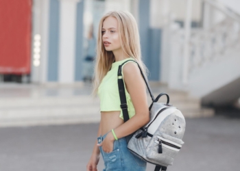 Nastavnik je opomenu učenicu zbog neprimerenog odevanja, a otac podneo prijavu protiv nastavnika