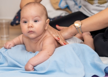 Masaža beba – sve što niste znali o blagotvornom dodiru