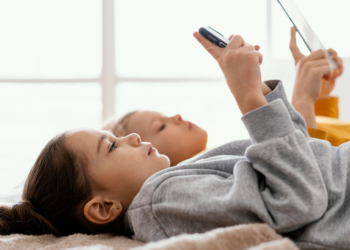 Da li u školama treba zabraniti korišćenje mobilnih telefona?