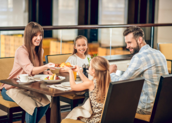 Restoran koji naplaćuje doplatu za odrasle koji su loši roditelji