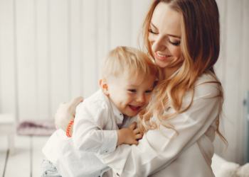 Dečja terapeutkinja otkrila 6 znakova koji ukazuju da roditelji pružaju deci emocionalnu sigurnost