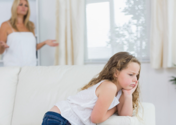 Osam uobičajenih obrazaca ponašanja roditelja koji emocionalno zanemaruju dete