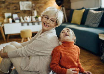 Zašto su deca bliža sa bakama i dekama s majčine strane i šta na to utiče