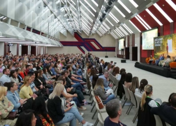 Više od hiljadu ljudi slušalo predavanje o uticaju digitalnih ekrana na decu