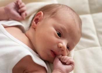 Da li se grčevi češće javljaju kod letnjih beba