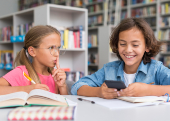 Nova pravila u školama širom Evrope, brojne zemlje uvode zabranu telefona