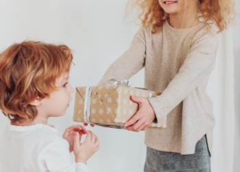 Da li decu treba forisirati da kažu „hvala“ i „molim“?