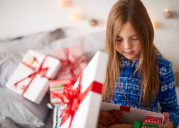 Dr Rajović o kupovini poklona: „Ne možemo deci da budemo bankomati“