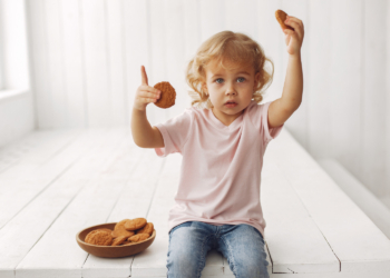 Naučnik testirao čuveno pravilo 5 sekundi:  Posle koliko vremena ne smete da uzmete hranu koja je pala na pod